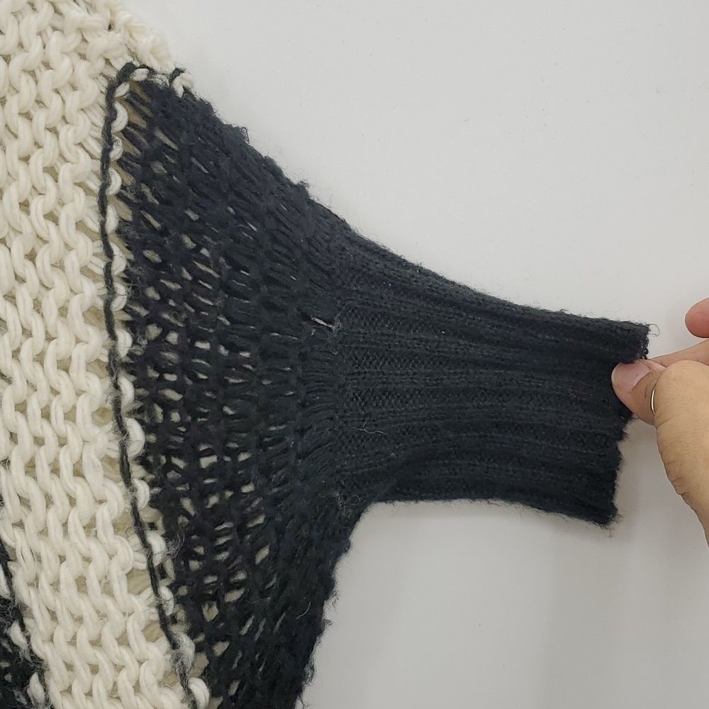 Lumiere Loose Knit Bat Wing Sleeve Sweater. - Picture 15 of 17